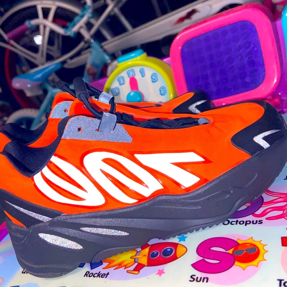 Brand new kids yeeZy